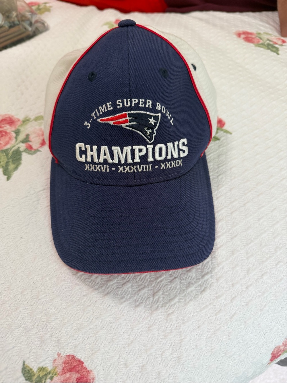 Reebok NFL Champions  Patriots Blue White Red Cap Label Detail